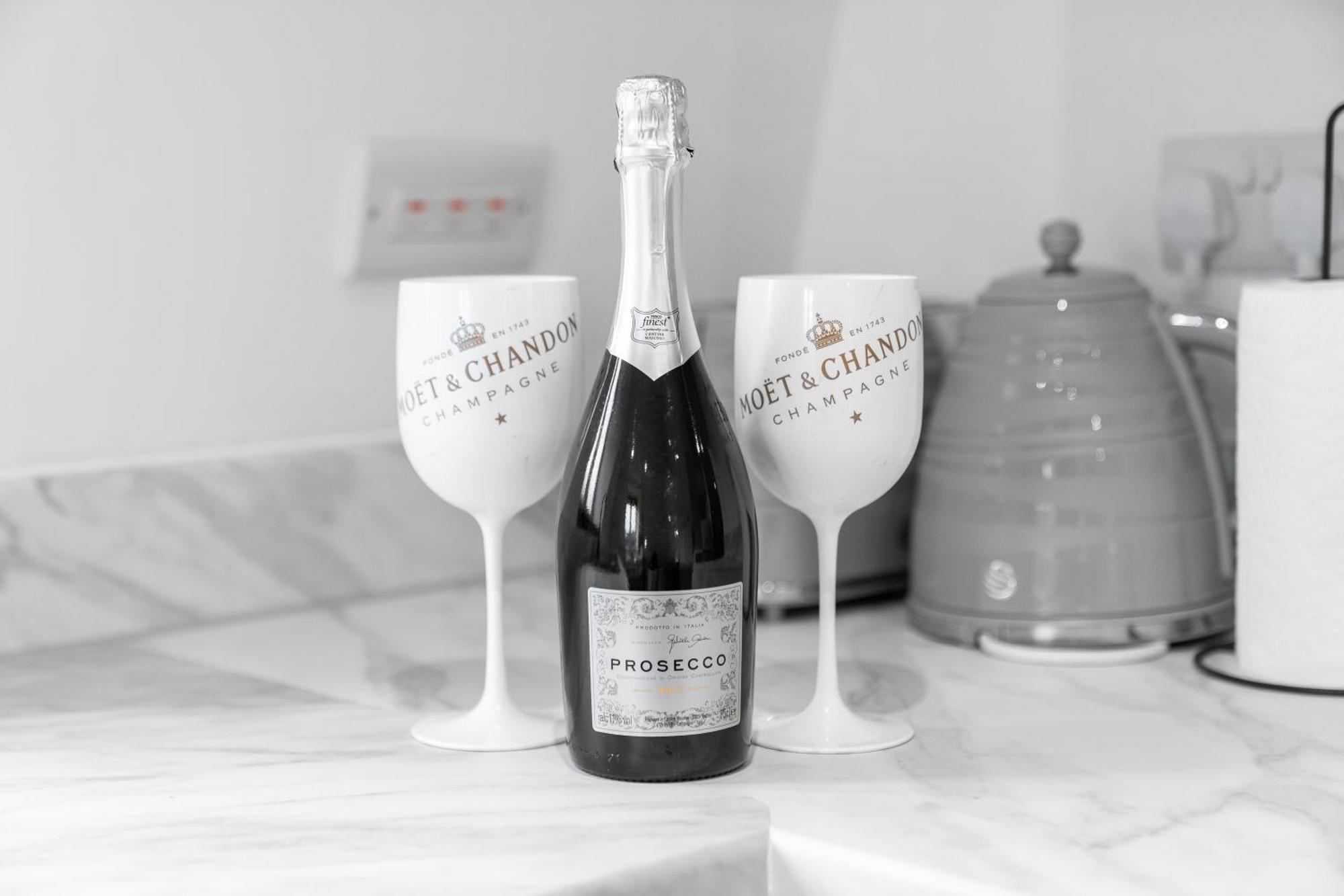 Stylish 2 Bedroom Apartment - Balcony - Secure Parking - Top Rated - 5Mc Birmingham Eksteriør billede