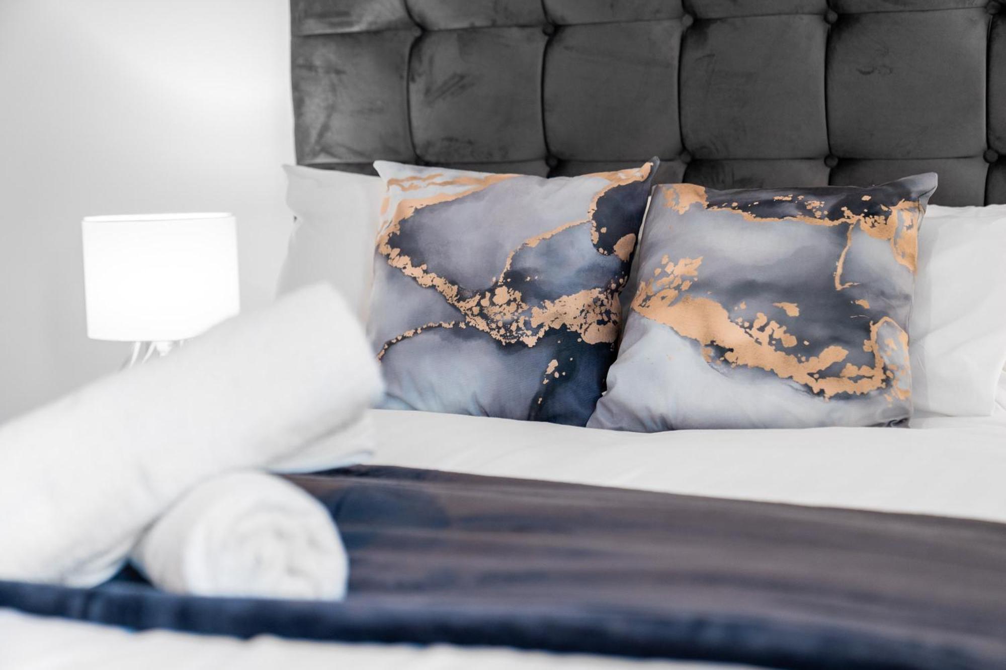 Stylish 2 Bedroom Apartment - Balcony - Secure Parking - Top Rated - 5Mc Birmingham Eksteriør billede
